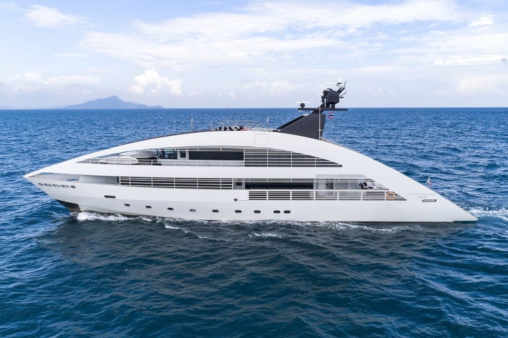 Ocean Emerald, superyacht, Norman Foster, charter, Camper & Nicholsons, Rodriquez