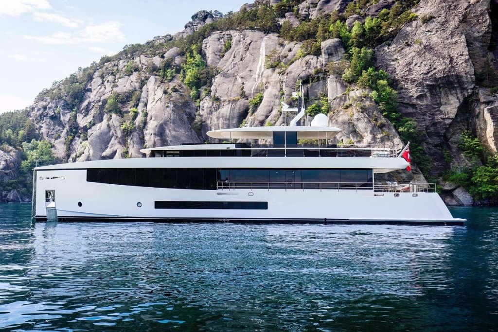 Burgess, superyacht, brokerage, sales, week, seven days, Feadship, Moon Sand Too, Damen, Yacht Support, Time Off, Bloemsma Van Breeman, Arete, Vitters, Ribelle, Jonathan Beckett, Jean-Marc Poullet