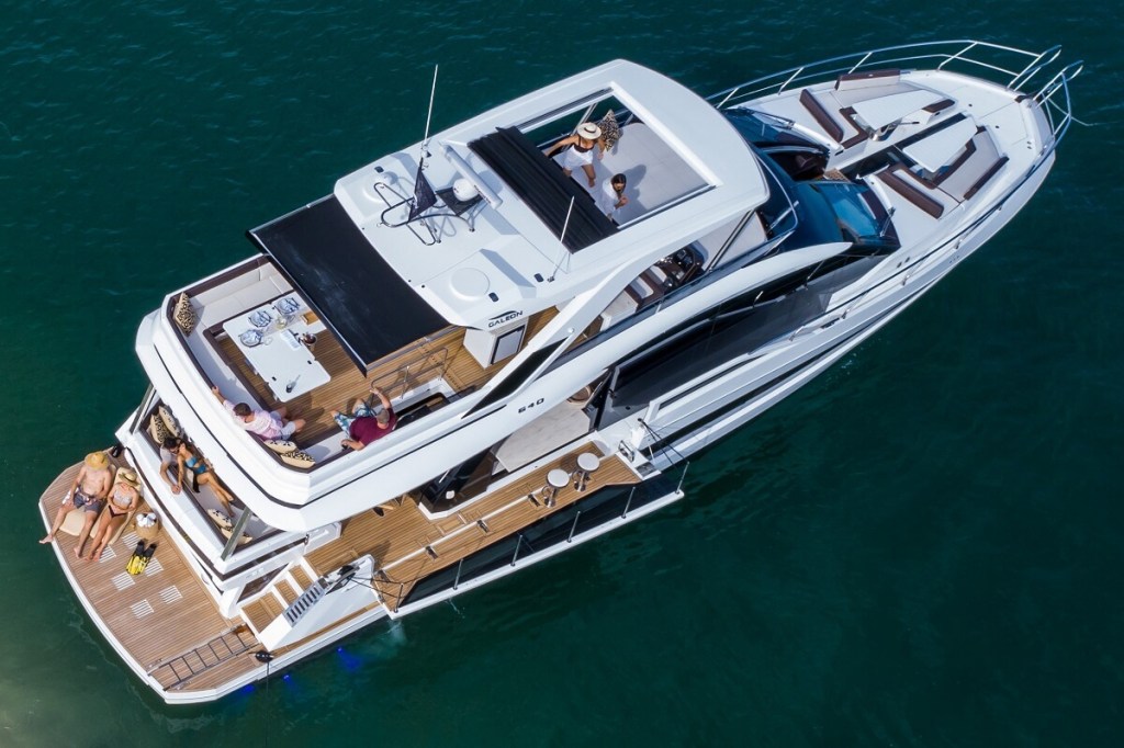 Galeon, 640, Fly, yacht, boat, motor yacht, flybridge, innovation, sides, bulwarks, cockpit, foredeck, door, rotating, swivel, transformer