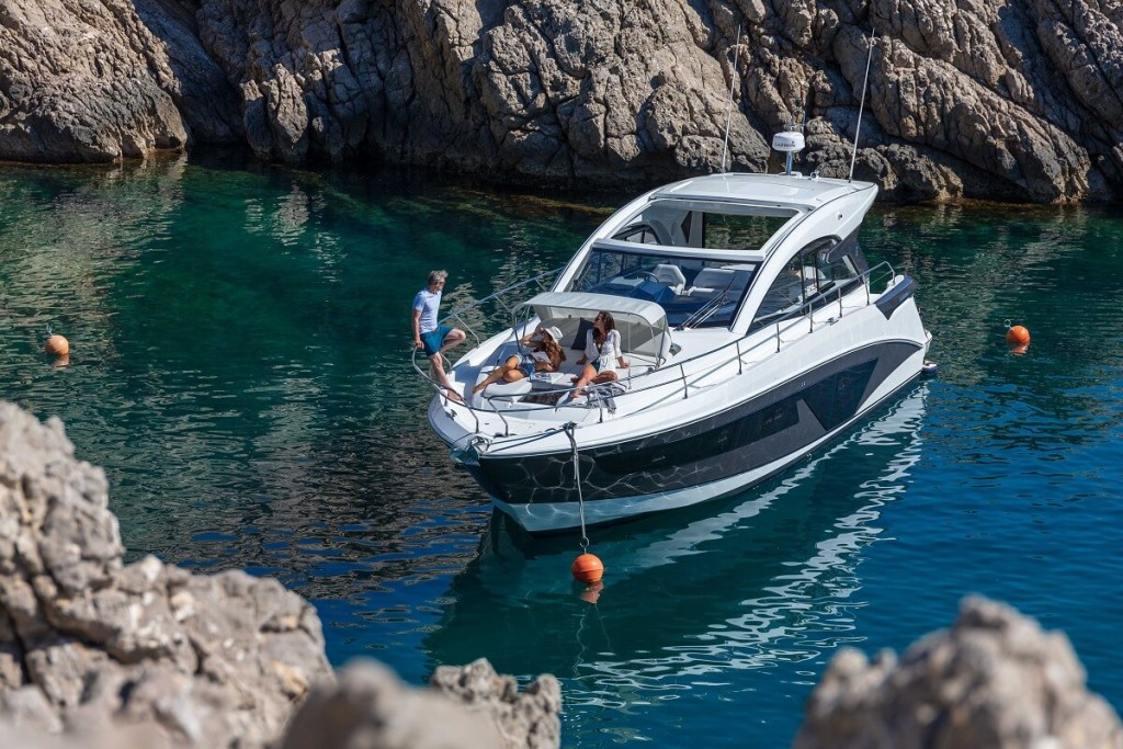 Beneteau, Gran Turismo, 45, cruiser, flagship, open, sunroof, barbecue, tender, garage, hydraulic, swim platform