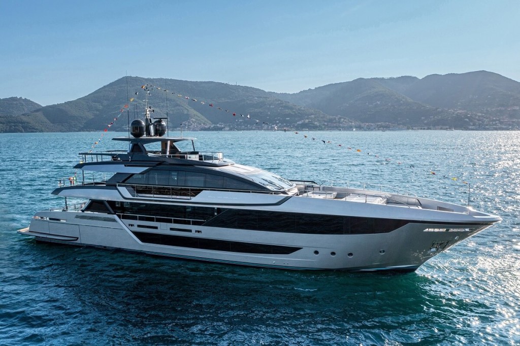 Riva, Bellissima, Ferretti Group, Flybridge, launch, American, Mauro Micheli, Officina Italiana Design, Ferretti Group, Strategic Product Committee, Piero Ferrari, Engineering Department, Alberto Galassi