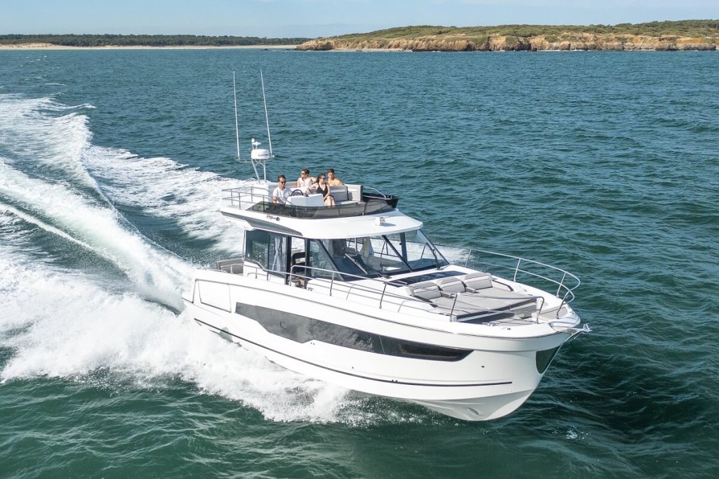 Jeanneau, Merry Fisher, 1295, Fly, flagship, Cannes Yachting Festival, flybridge, cockpit, galley, saloon