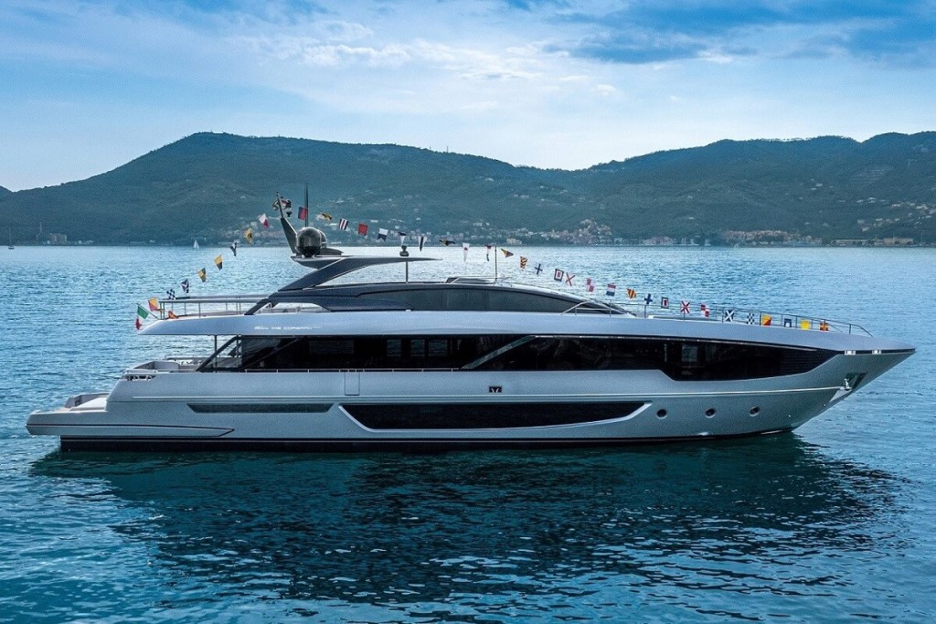 Riva, 102’ Corsaro, Super, Taiwan, Amal Yachting, sale, Asia, 100’ Corsaro, Hong Kong
