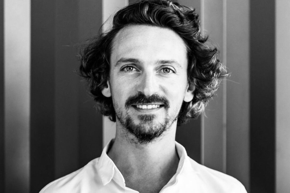 0 FEATURED Julien Solari 3×2 0 FEATURED Julien Solari 3x2