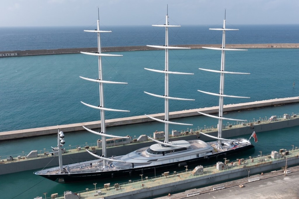Maltese Falcon, Lusben, refit, Livorno, Azimut-Benetti, Perini Navi, Gianni Paladino, Alessio Centelli, Pierfrancesco Cafaro