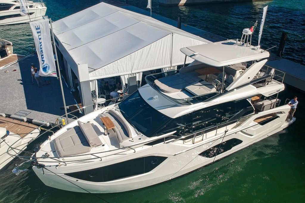 Absolute, Yachts, Cannes Yachting Festival, 52 Fly, 56 Fly, 60 Fly, Navetta 75, 48 Coupe, Miami