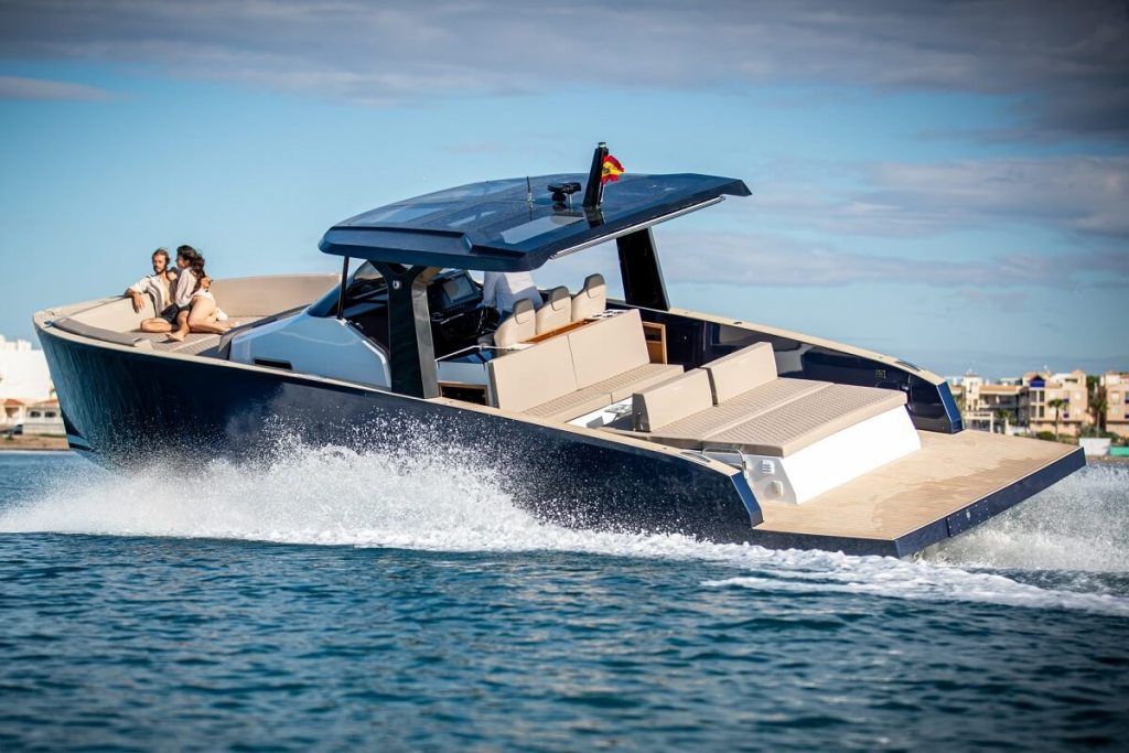 Day boats, Solaris, Fiart, Evo, Key Largo, Wajer, Tesoro, Sacs, Rebel, Lomac, Pirelli, Nimbus, Axopar, Saxdor