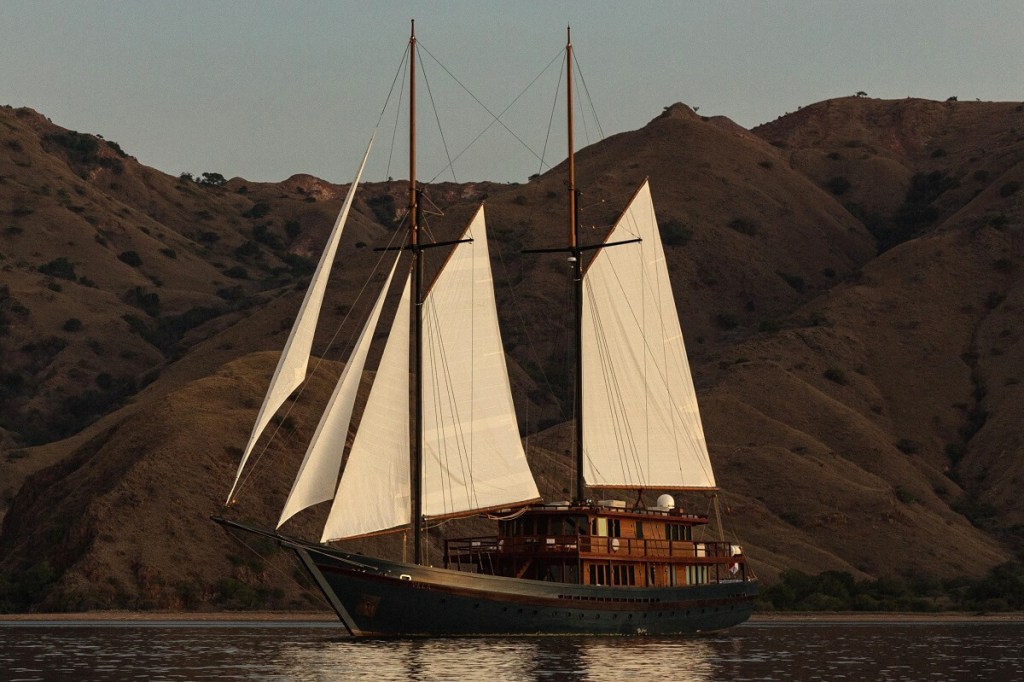 Vela, phinisi, superyacht, Indonesia, Sulawesi, Camper & Nicholsons, Bugis Makassar, UNESCO, recognised, Raja Ampat, Bali, Komodo National Park, Spice Islands, Pak Haji Abdullah, Dimitri Tran, Adrien Portier, Hermès, Dedar Milano, Rubelli, Contardi Italia, Olivari, Cutipol, Axor, Gaya