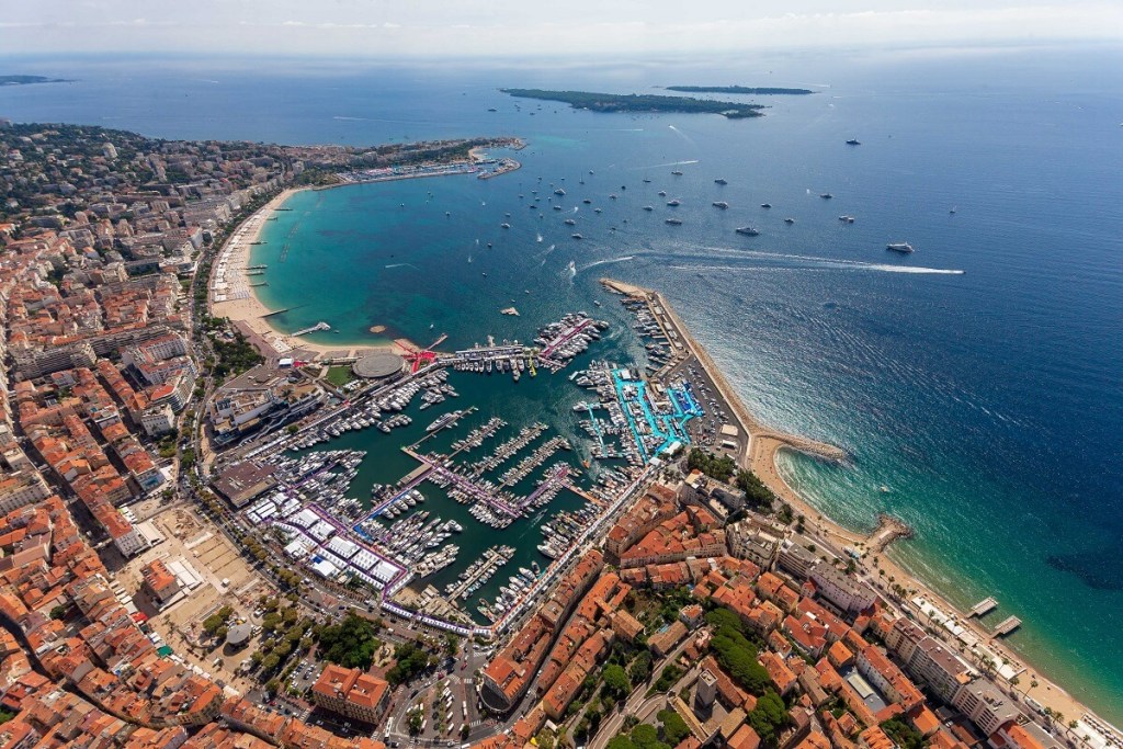 Cannes Yachting Festival, Vieux Port, Port Canto, Southampton, La Rochelle, Genoa, Monaco, Barcelona, Lavrio, Greece, Sylvie Ernoult, Azimut, Benetti, Pershing, Riva, Ferretti Yachts, Sunseeker, Sanlorenzo, Bluegame, Princess, Fairline, Arcadia, Extra, Otam, Evo, Solaris Power, Fiart, Invictus, Capoforte, Cantiere del Pardo, Pardo, VanDutch