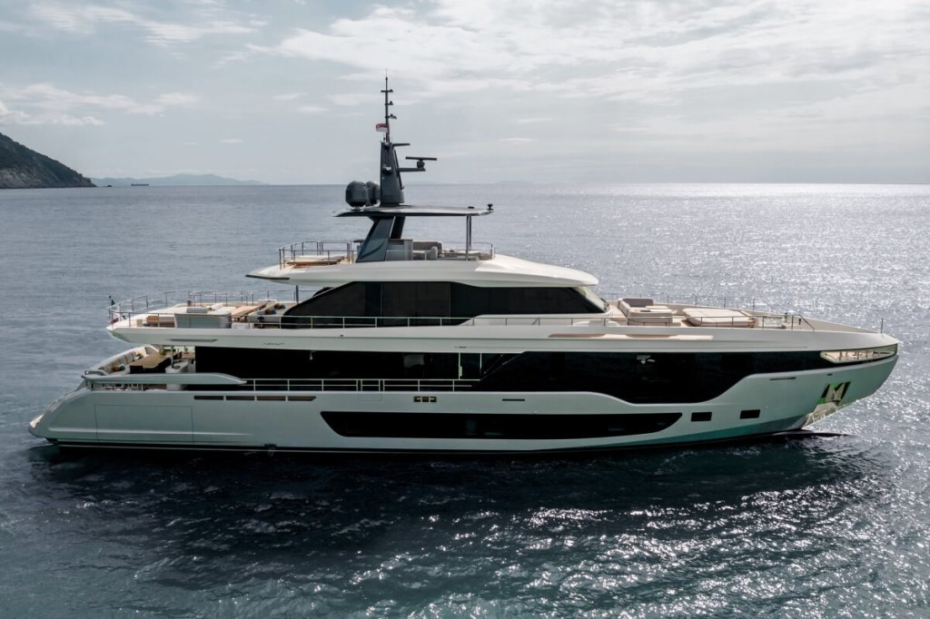 Azimut, Italian, yacht, Fort Lauderdale, International Boat Show, Grande 36M, S7, Magellano 60, Verve 48, Boot Dusseldorf, Cannes Yachting Festival, Alberto Mancini, Achille Salvagni, Benetti, Ubiquitous, Oasis 34M, Oasis Deck®, RWD, Bonetti & Kozerski, B.Yond 37M, Never Say Never Again, Galeon, Miami International Boat Show, Maritimo, Saxdor, CLB65, CL Yachts, Swan Shadow