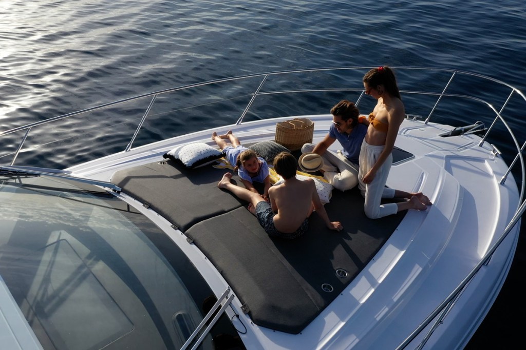 Azimut, Charter Club, Italian, shipyard, yachts, Mediterranean, service, portal, dealers, Asia, Marine Italia, Hong Kong, Macau, China, Guangdong, Taiwan, Singapore