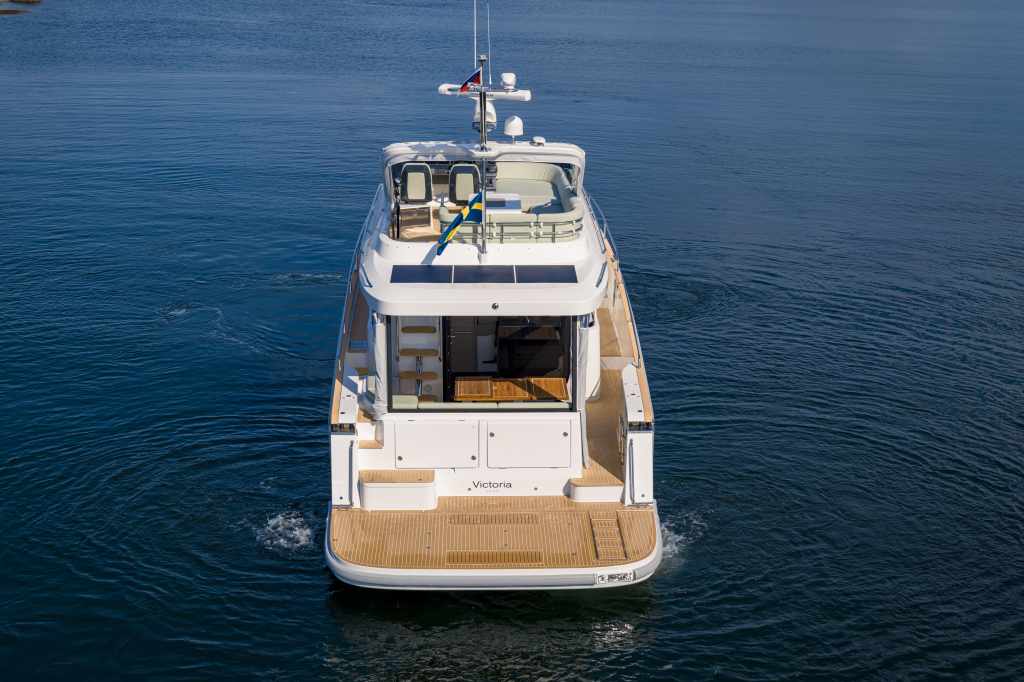 Introducing the Nimbus Flybridge 495 Nimbus flybridge 495 new coupé passenger flow on the Nimbus flybridge 495 Large glass windows on the Nimbus flybridge 495 Kitchen onboard the Nimbus flybridge 495 Nimbus flybridge 495 coupé’s salon