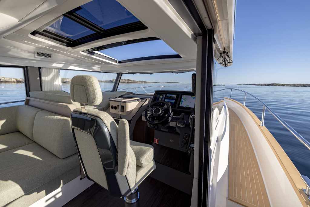 Introducing the Nimbus Flybridge 495 Nimbus flybridge 495 new coupé passenger flow on the Nimbus flybridge 495 Large glass windows on the Nimbus flybridge 495 Kitchen onboard the Nimbus flybridge 495 Nimbus flybridge 495 coupé’s salon