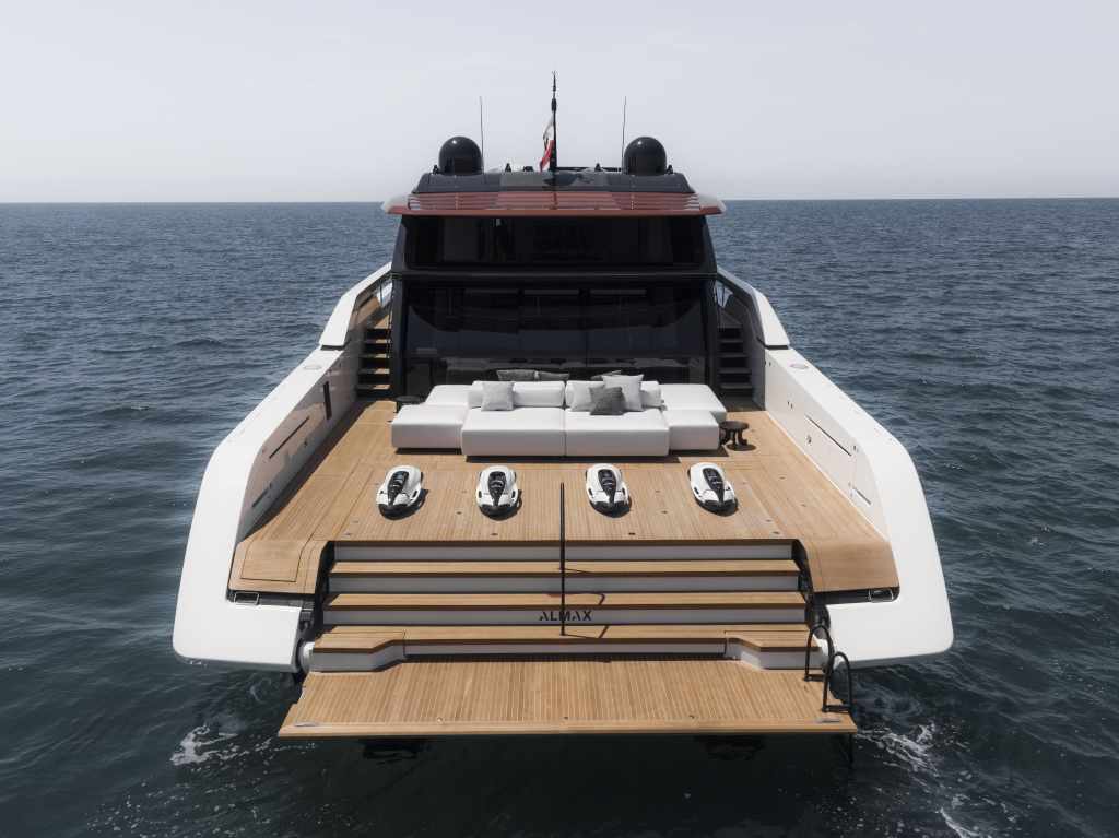 Sanlorenzo’s SP110 blends tradition and innovation Judges call Sanlorenzo’s SP110 a “floating home.” Sanlorenzo’s SP110 innovative design Sanlorenzo’s awarded SP110