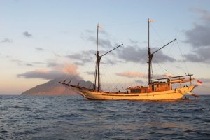 Silolona Sojourns, Indonesia, luxury charter, sailing, Spice Islands, phinisi