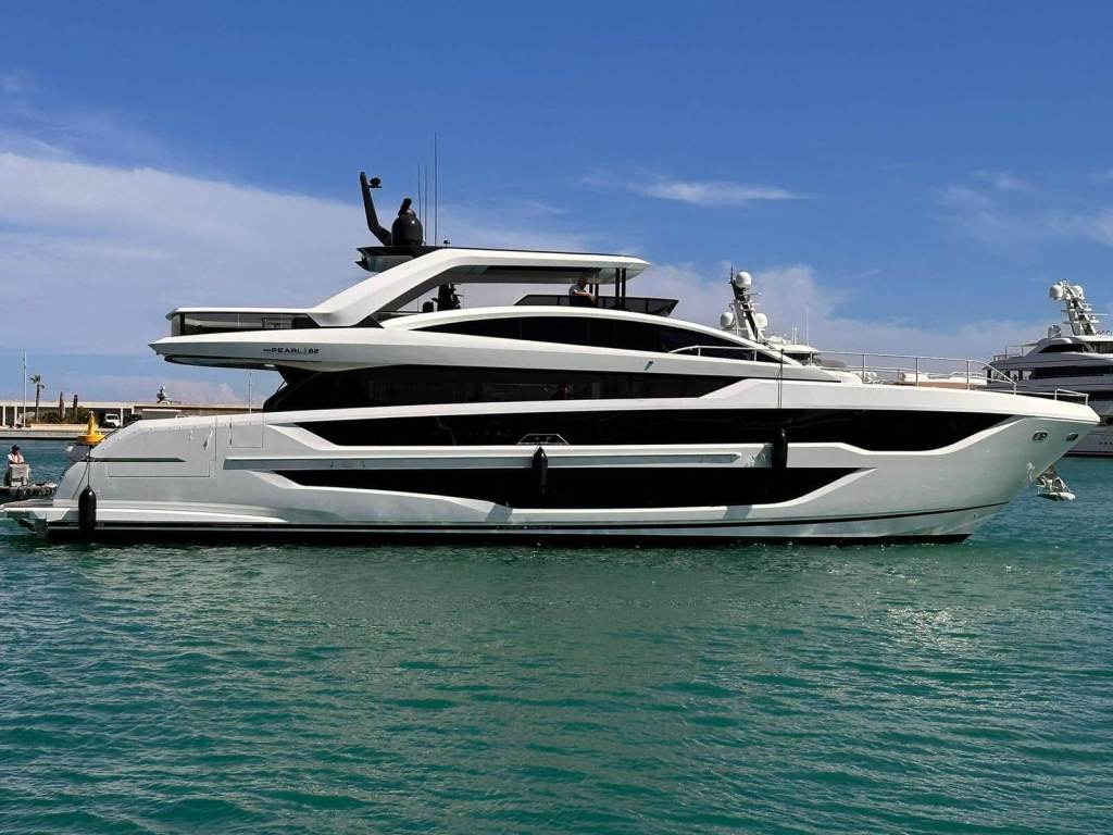 Boutique yacht Pearl 82 to premiere in Cannes Pearl Yachts to debut 82 at Cannes Yachting Festival Pearl 82 blends performance with sophistication Two aft-deck configurations for Pearl 82 Pearl 82 designed by Bill Dixon and interior stylist Kelly Hoppen Large tender and jet ski fit in Pearl 82’s garage Sporty profile a hallmark of Pearl 82 Pearl 82 features raised pilothouse design