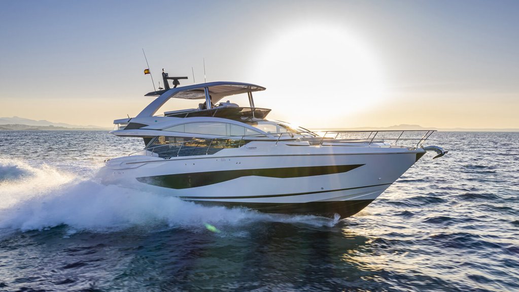 Pearl 62 headed to Sydney Pearl 62 packs in lots of features Pearl 62 seating and dining area Pearl 62 has 4 guest cabins Pearl 62 has a full-length flybridge Pearl 62 with touchscreen Pearl 62 is a family yacht