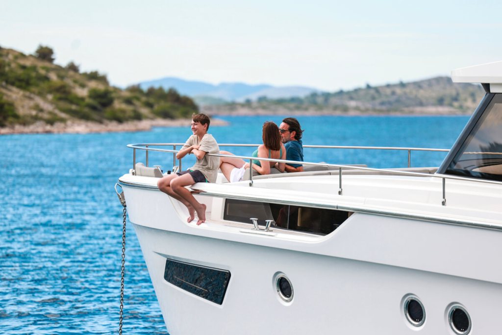 Greenline 58 Fly Hybrid to headline at Cannes Yachting Festival Greenline showcasing latest 6G H-Drive hybrid tech in Cannes Greenline 48 Coupe and Greenline 45 Fly also on show HVO-ready Yanmar diesel engines among Greenline’s options Greenline 58 Fly features new hybrid 6G H-Drive propulsion Slovenia’s Greenline Yachts spearheading transition to hybrid propulsion Greenline’s hybrid system can cut emissions by 40 per cent annually Hybrid 6G H-Drive propels Greenline to front line of sustainability