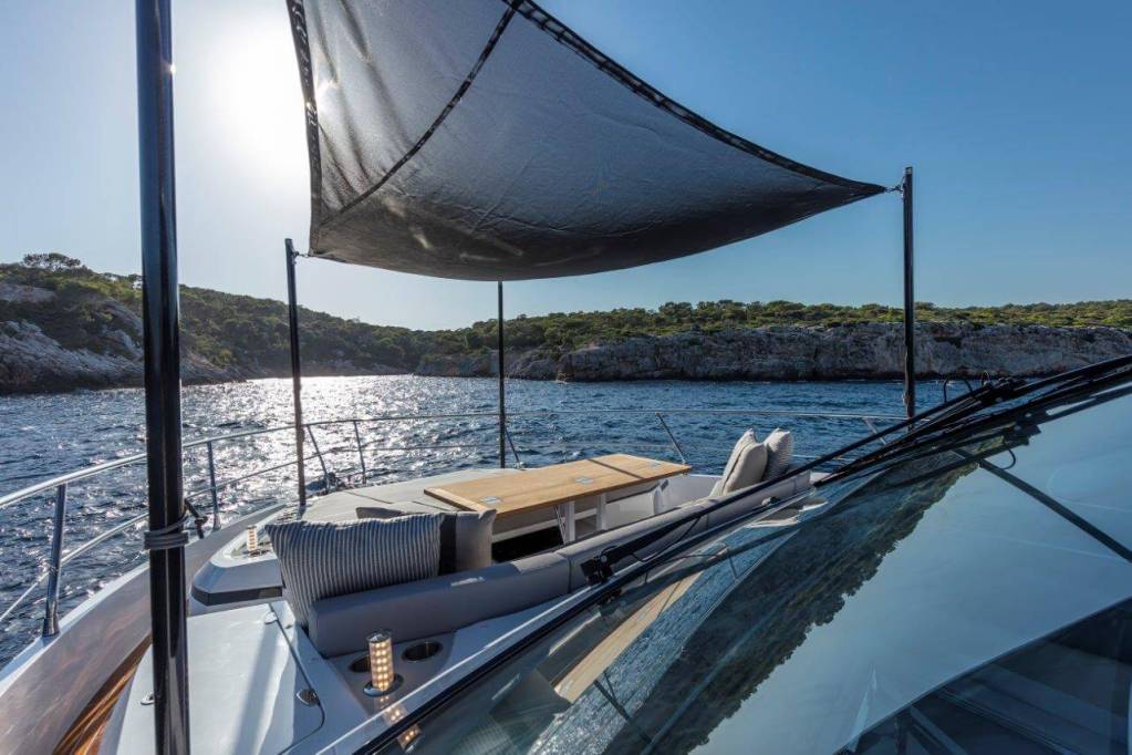 Pearl 62 headed to Sydney Pearl 62 packs in lots of features Pearl 62 seating and dining area Pearl 62 has 4 guest cabins Pearl 62 has a full-length flybridge Pearl 62 with touchscreen Pearl 62 is a family yacht