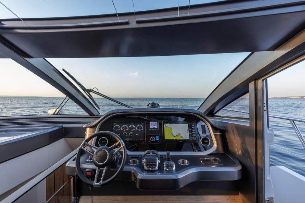 Pearl 62 headed to Sydney Pearl 62 packs in lots of features Pearl 62 seating and dining area Pearl 62 has 4 guest cabins Pearl 62 has a full-length flybridge Pearl 62 with touchscreen Pearl 62 is a family yacht