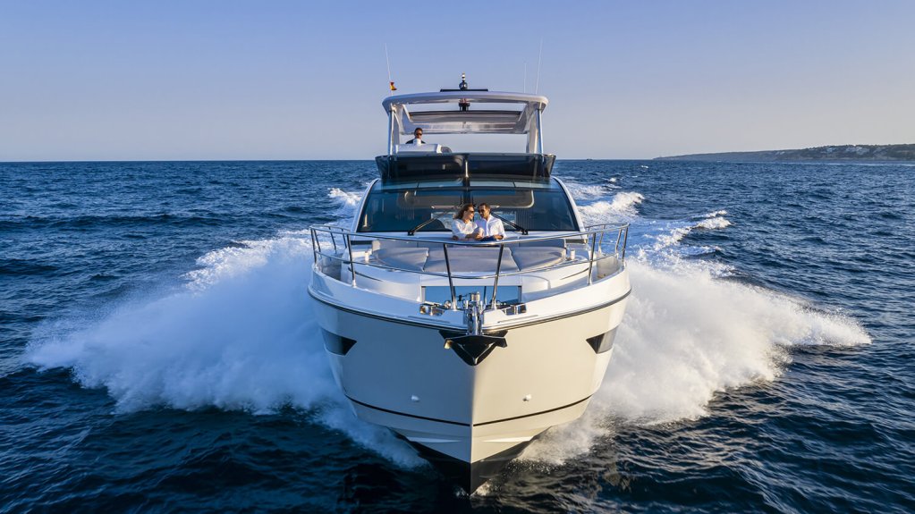 Pearl 62 headed to Sydney Pearl 62 packs in lots of features Pearl 62 seating and dining area Pearl 62 has 4 guest cabins Pearl 62 has a full-length flybridge Pearl 62 with touchscreen Pearl 62 is a family yacht