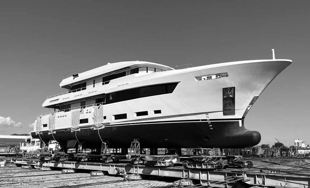 Cheoy Lee’s new tri-deck 130 Explorer Sweeping exteriors on the 130 Explorer The 130 Explorer is to be delivered Q4, 2024 Life aboard the spacious 130 Explorer