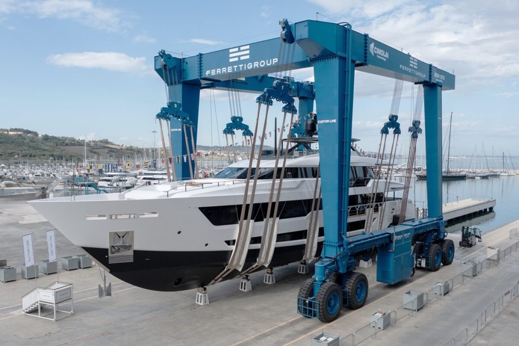 Custom Line, yacht, superyacht, launches, Ferretti Group, Italy, 106’, 140’ Navetta 30, Navetta 33
