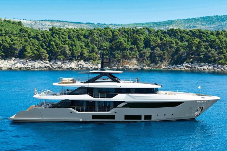 Custom Line, Navetta 38, Ferretti Group, Piero Ferrari, Filippo Salvetti, ACPV Architects, Antonio Citterio, Patricia Viel