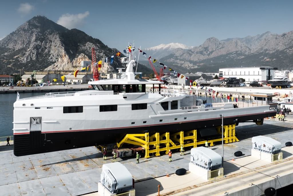 Damen Yachting, Yacht Support 53, Pim Oostra, Anthony Hsieh, Bad Company Support 175, Tommy Allen, Five Oceans, Five Oceans Global Solutions