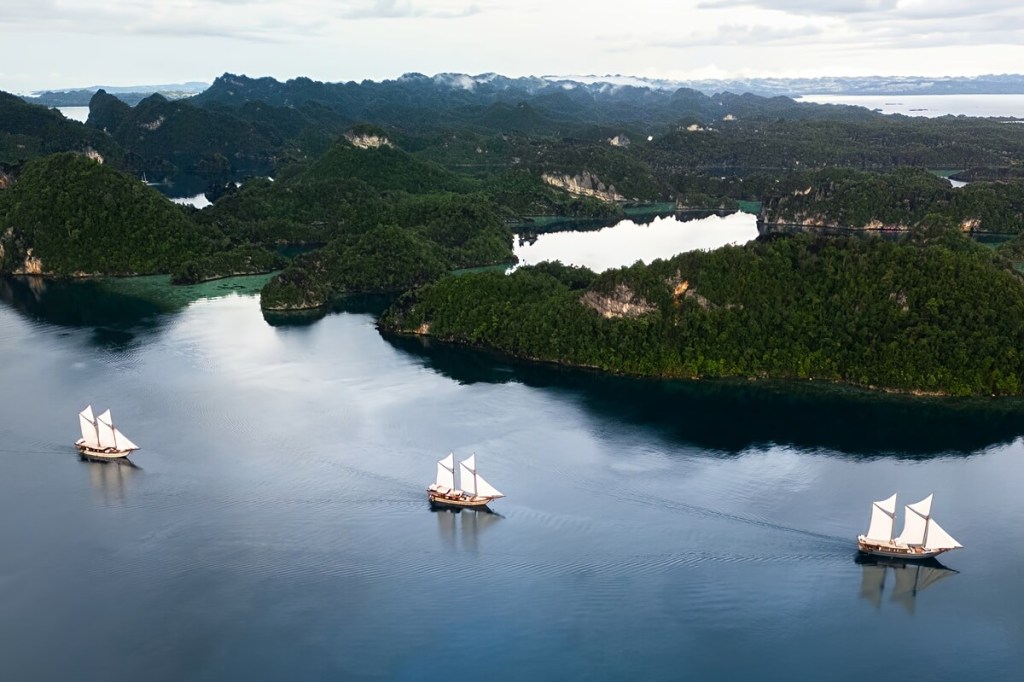 Phinisi, phinisi yachts, boatbuilder, shipyard yacht construction, traditional boat building, phinisi yacht charter, sailing yacht charter, Indonesia, Indonesia yacht charter, Pacific High, Komodo, Sumbawa, Southeast Asia