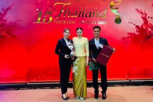 Motoryacht, superyacht, sailing yacht, catamaran, yacht charter broker, brokerage house, Aim Charters, Thailand Tourism Awards, Kinnaree Award, Thailand, Phang Nga Twilight Sail, Umi, Woranit Putrakul, Fern, Natjira Deeprasert