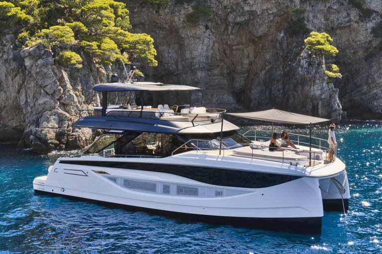Motoryacht, superyacht, flybridge, Catamaran, Powercat, multihull, Prestige M7, Groupe Beneteau