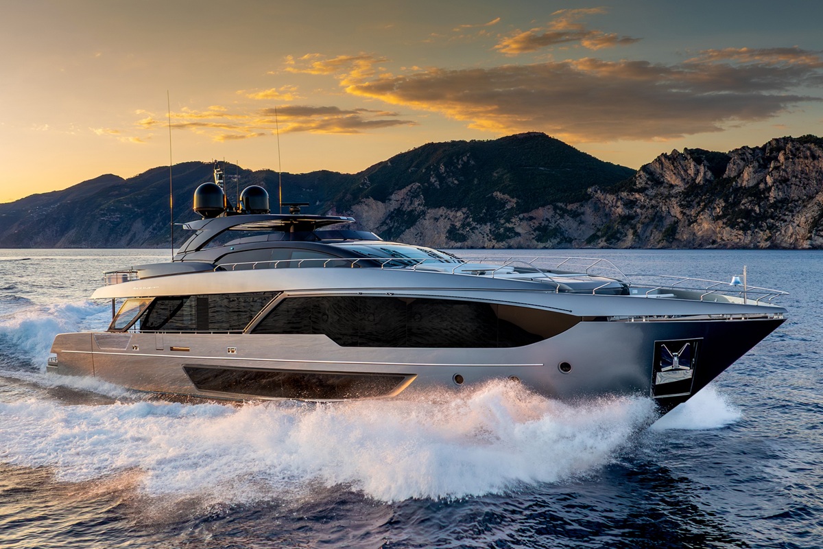 Motoryacht, superyacht, flybridge, Riva 112’ Dolcevita Super, Ferretti Group, Officina Italiana Design
