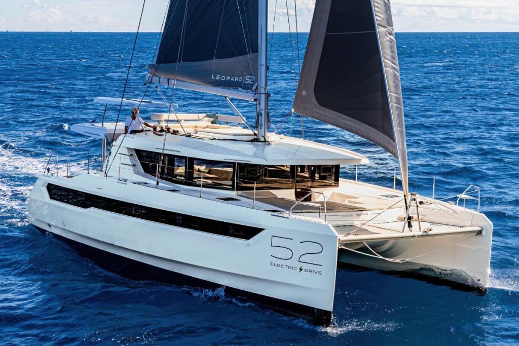 Sailing yacht, catamaran, Leopard 52, Robertson and Caine, Simonis Voogd