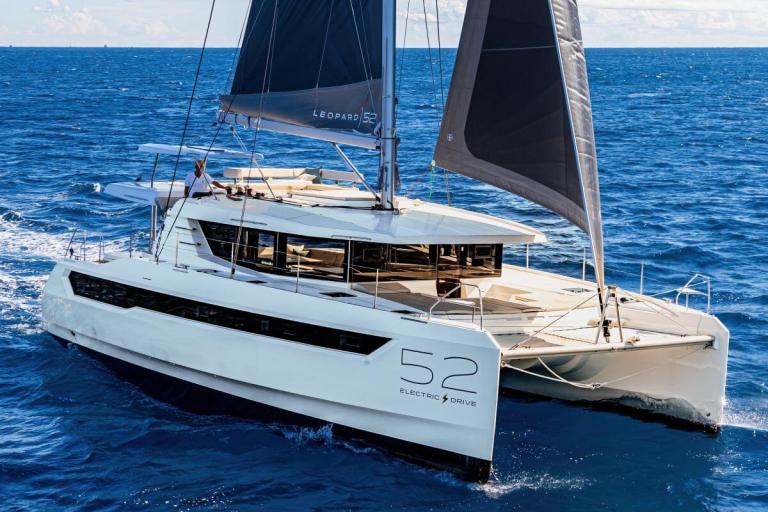 Sailing yacht, catamaran, Leopard 52, Robertson and Caine, Simonis Voogd