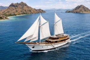 Sailing yacht, superyacht, charter yacht, Phinisi, Bhavana, Indonesia, Camper & Nicholsons, dive charter