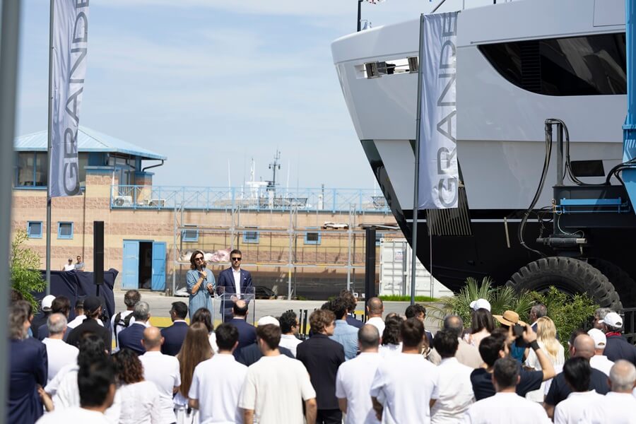 Azimut Grande 44M